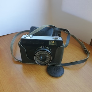 Fotocamera da collezione dell'Unione Sovietica Vilia Fotocamera russa Fotocamera dell'URSS Fotocamera sovietica Fotocamera con custodia originale in pelle nera, vintage sovietico