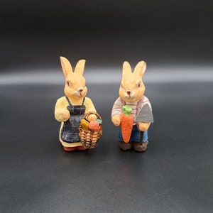 Statuine di cartapesta a forma di lepre, statuine di conigli fatte a mano, set di piccole sculture di lepre, conigli di cartapesta, decorazioni dipinte a mano di conigli pasquali