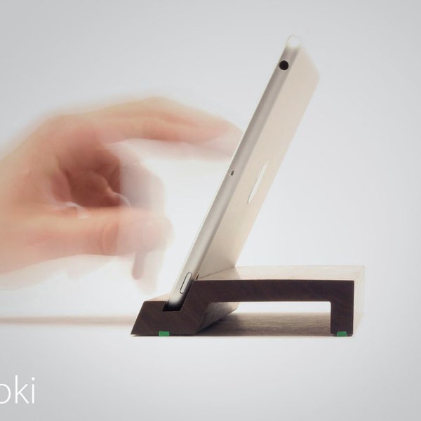 Cooki | Ständer für das iPad mini 1-4 | Massives Walnussholz