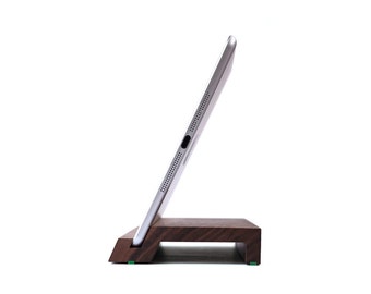 Airwolf | iPad Stand: one peace of solid walnut or oak