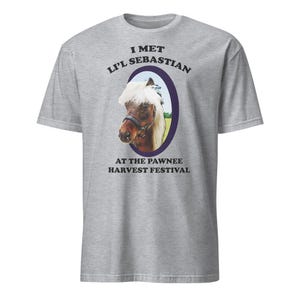 ポーニー・ハーベスト・フェスティバルでリル・セバスチャンに会った - パークス・アンド・レクリエーション Tシャツ