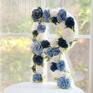 Letra o número de flor de papel en azul marino y azul polvo - Inicial de la boda - Decoración de la guardería - Colores personalizables