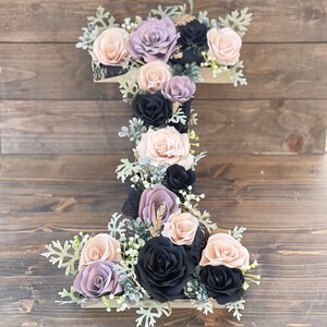 Lettre florale - Lettre gothique vintage en forme de fleur en papier en vieux rose, noir et crème - Initiale de mariage - Couleurs personnalisables