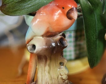 Jarrón de loro de porcelana checoslovaca vintage, pájaro, loro rojo sobre un tocón, estilo cabaña, elegante decoración victoriana para el hogar, florero de regalo