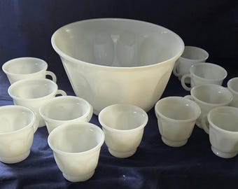 Juego de ponchera con 10 vasos con pie, estilo vintage, de vidrio opalino blanco. Diseño minimalista con huella dactilar. Decoración para celebraciones navideñas.