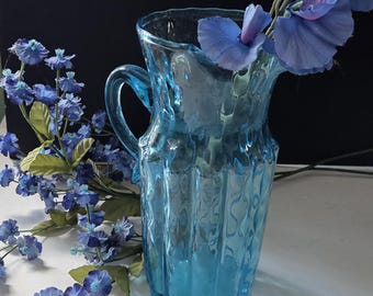 Jarra de vidrio color agua con borde de hielo, estilo vintage MCM, de vidrio italiano Empoli acanalado con asa aplicada, ideal para la cocina, decoración del hogar, estilo rústico y elegante.