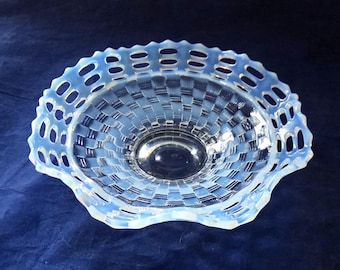 Cuenco Fenton azul opalescente, raro, antiguo, de encaje de tres filas en el borde, fuente francesa azul para fruta o dulces, elegante estilo rústico chic, decoración para el hogar con celosía abierta