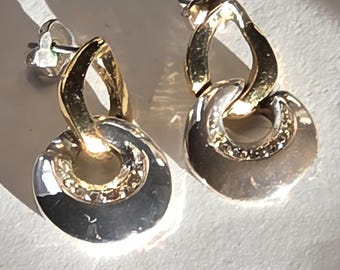 Pendientes vintage de cadena dorada y aro plateado con pedrería. Joyería de fantasía para mujer, estilo años 80. Un regalo perfecto para mamá.