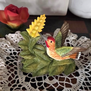 Hummingbird Figurine Vintage Allens Hummingbird w Aphelandre Flower Bronsons Collectible Bird Art Nature Home Decor