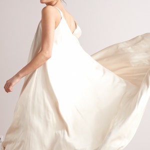 cream flowy maternity dress Loose Maxi MALIA in Light Viscose Color:watermelon red Height_36