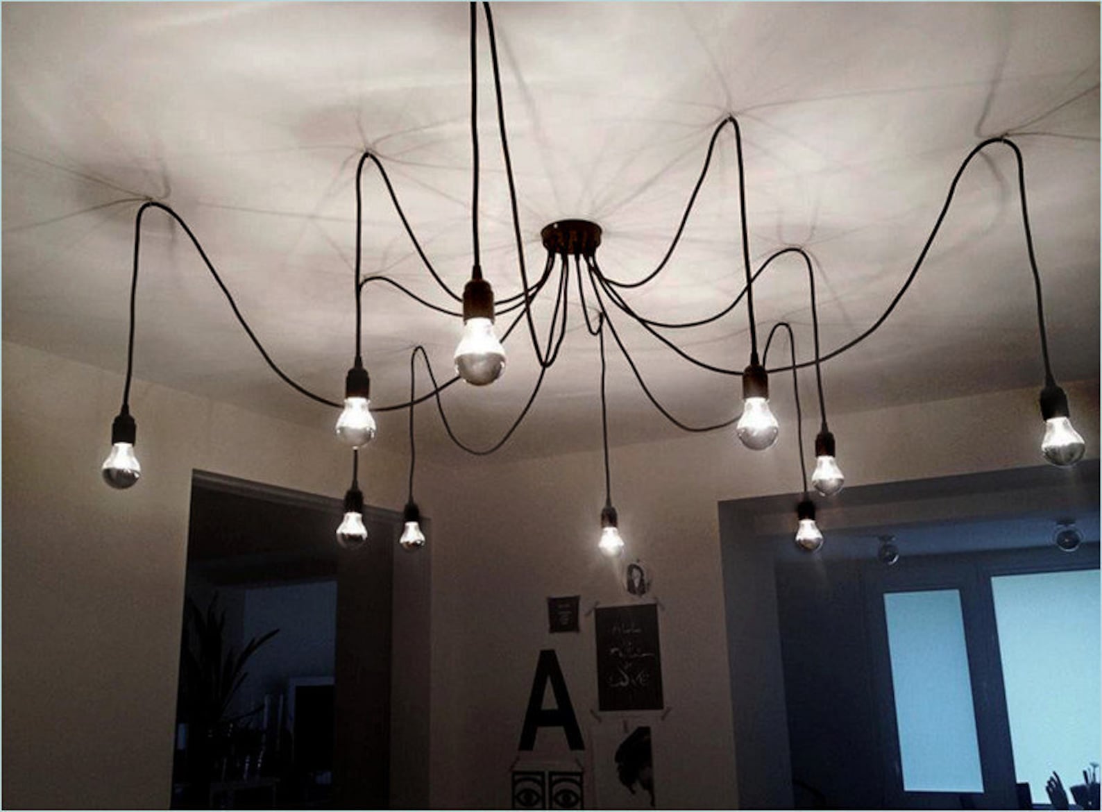 Люстра на бетонном потолке. Люстра паук на 10 ламп. Лампа паук лофт. Люстра паук черная Леруа Мерлен. Люстра паук лофт.