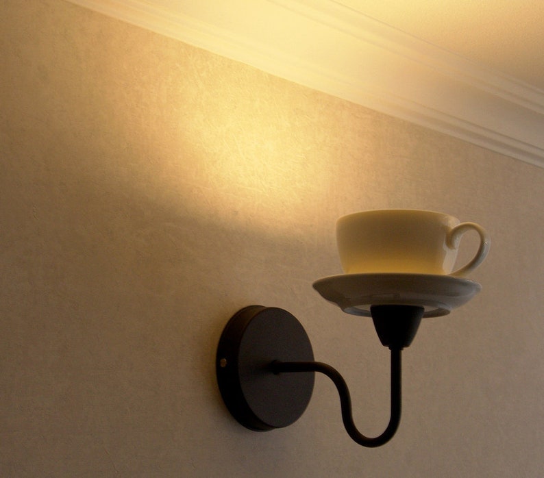 MuraleCuisineÉclairageFaçonAlice Des Applique Merveilles Une À Murale Avec Au Thé Tasse PorcelaineLampe BlancDécoration Pays Lapin En OPXuTiZk
