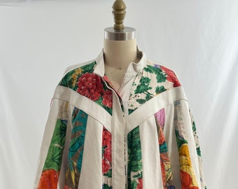 Vintage 80er Judith Ann Creations Florale weiße Lederjacke mit Fledermausärmeln, florale Pailletten-Leder-Bomberjacke, groß