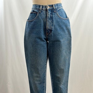Vintage Bill Blass-jeans uit de jaren 90: hoog getailleerde mom-jeans (26-inch taille)