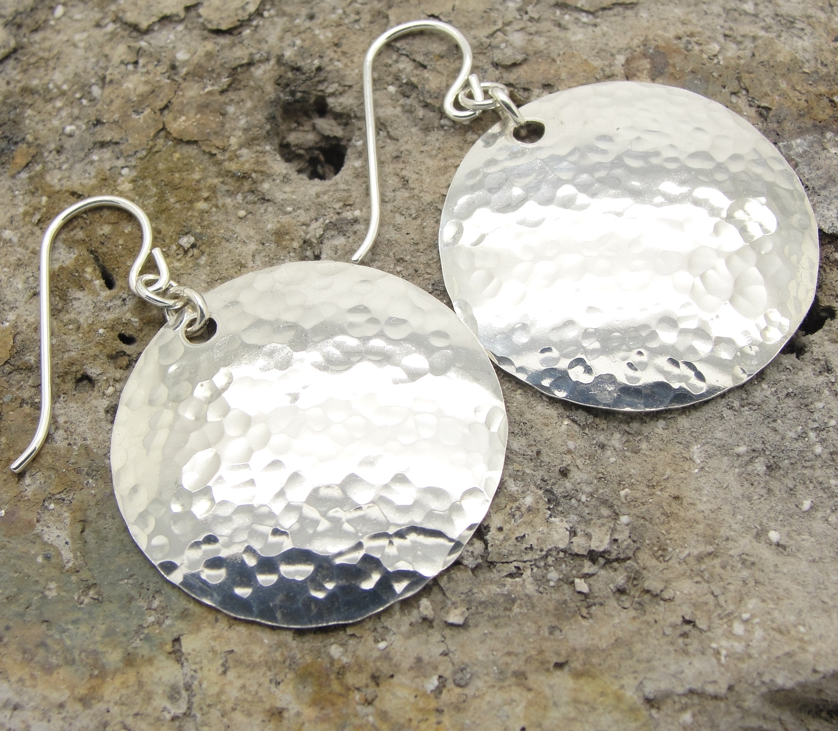 Medium 1 Inch Sterling Silver Hammered Disc Earrings in 100