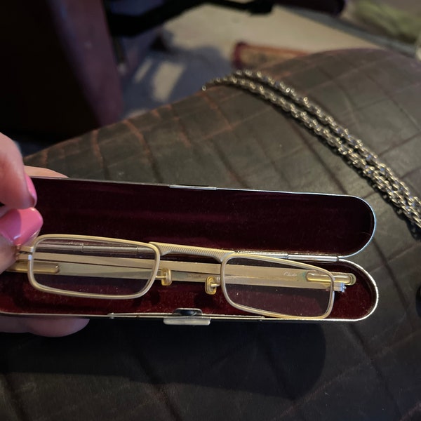 Vintage Foster Grant reading glasses