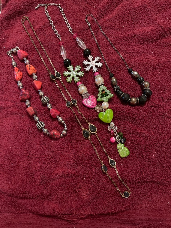 Group of 4 necklaces