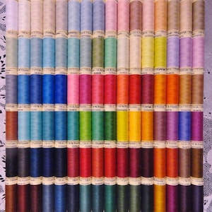 96 NOUVELLES bobines de 110 yards 100 % polyester GUTERMANN fil à coudre