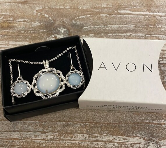 Avon Vintage Silver Tone Blue Necklace and Earrings Set