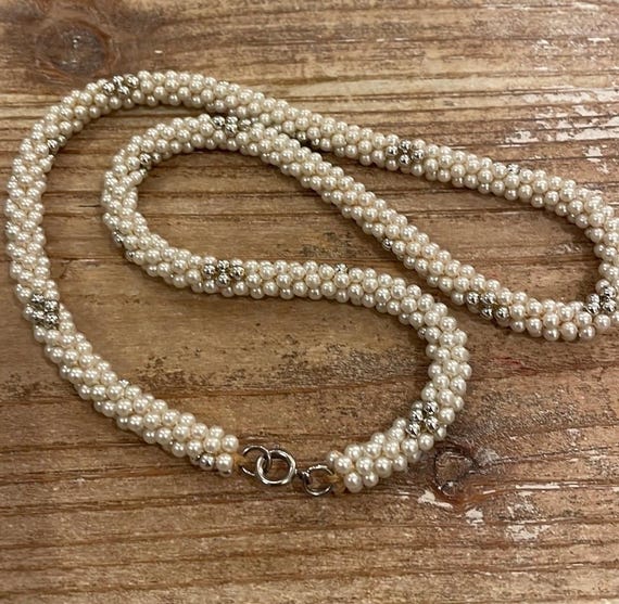 Vintage Beige Cream Silver Beaded Faux Pearl Long Collar  display picture 1