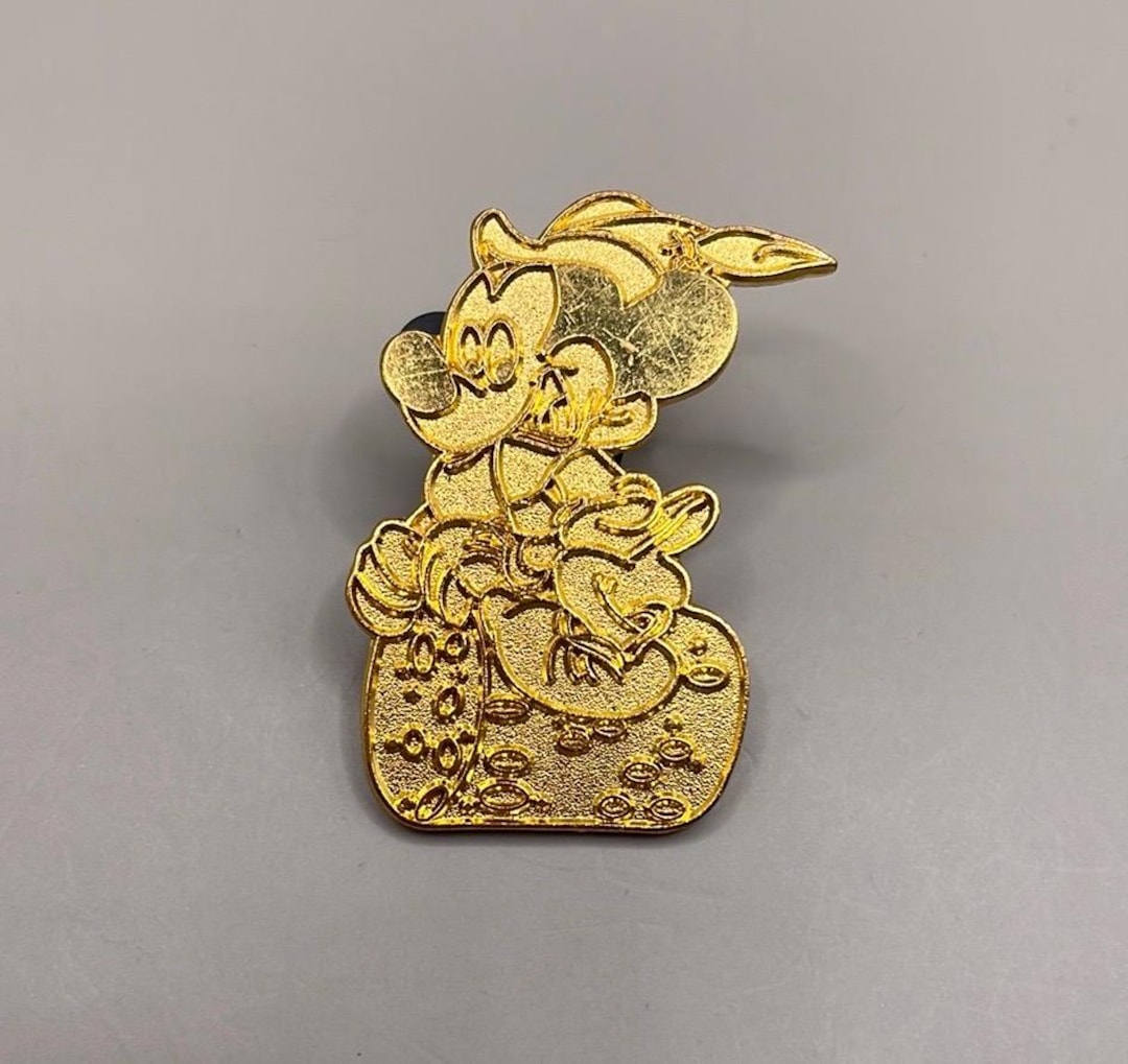Disneyland Hong Kong 2008 Gold Tone Mickey Mouse Jack and the