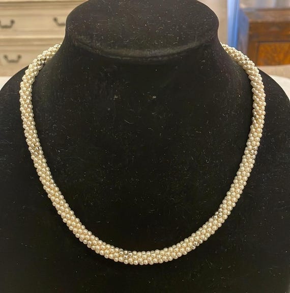Vintage Beige Cream Silver Beaded Faux Pearl Long Collar  display picture 1