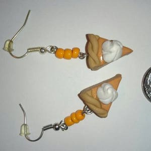 Pendientes de pastel de calabaza de arcilla polimérica - joyería de comida en miniatura - otoño, temporada de calabaza de Acción de Gracias, amor, lindo