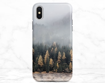 Funda para teléfono con diseño de bosque brumoso (brillante o mate)