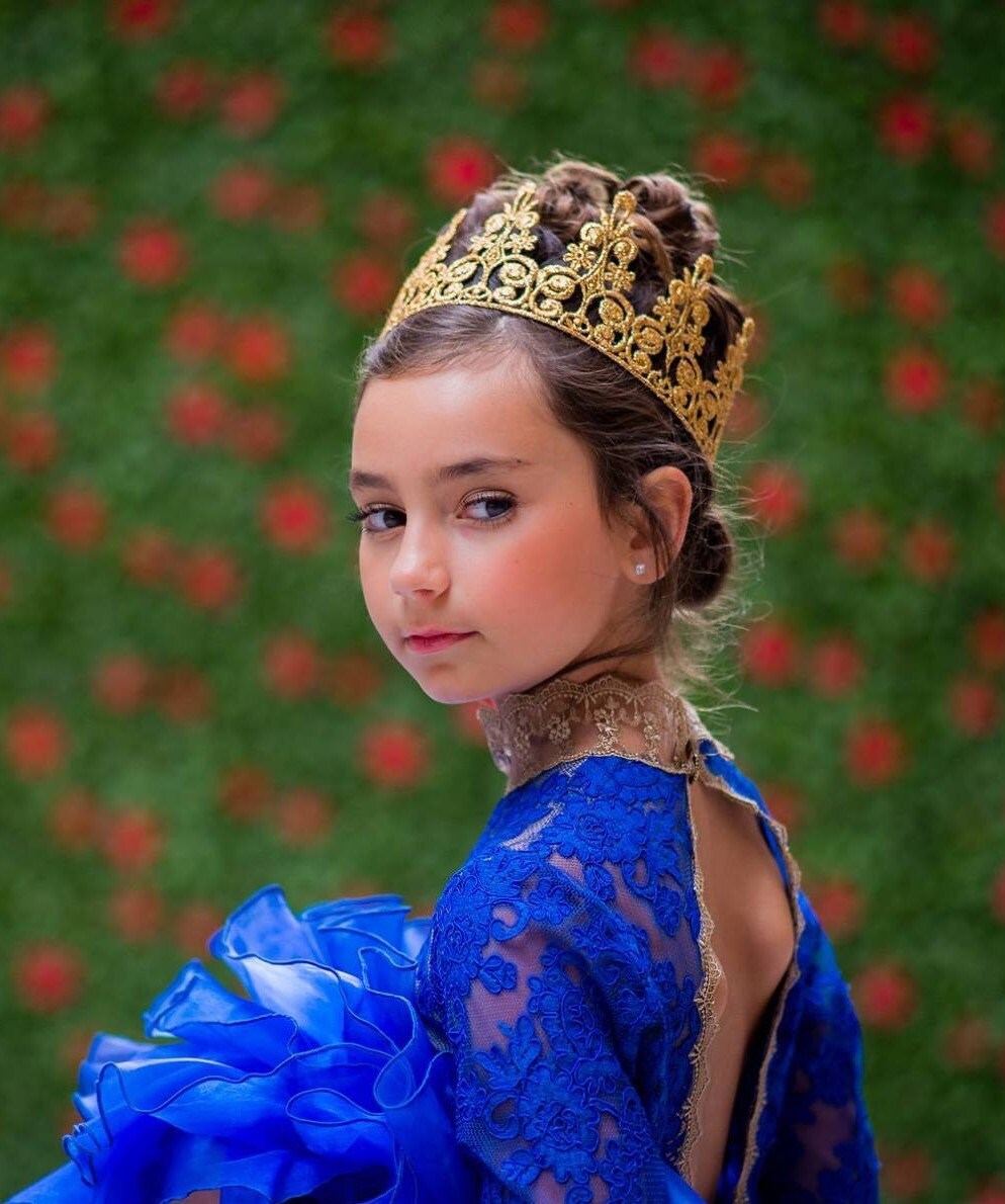 Quinn || full size gold lace crown || photography prop || child to ad…