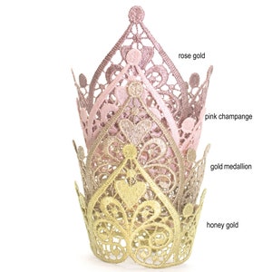 Anniversaire Diadème Dentelle Couronne Fleurs Blush Harlow Diadème d'anniversaire Options multicolores Enfant Adulte image 2