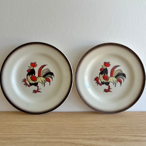 Poppytrail Red Rooster bread plates by Metlox 1955-1979 made in California set of 2