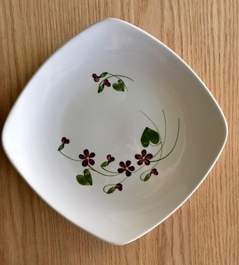 Orchard ware Hollywood ware Wood Violet dinner plate 1940s