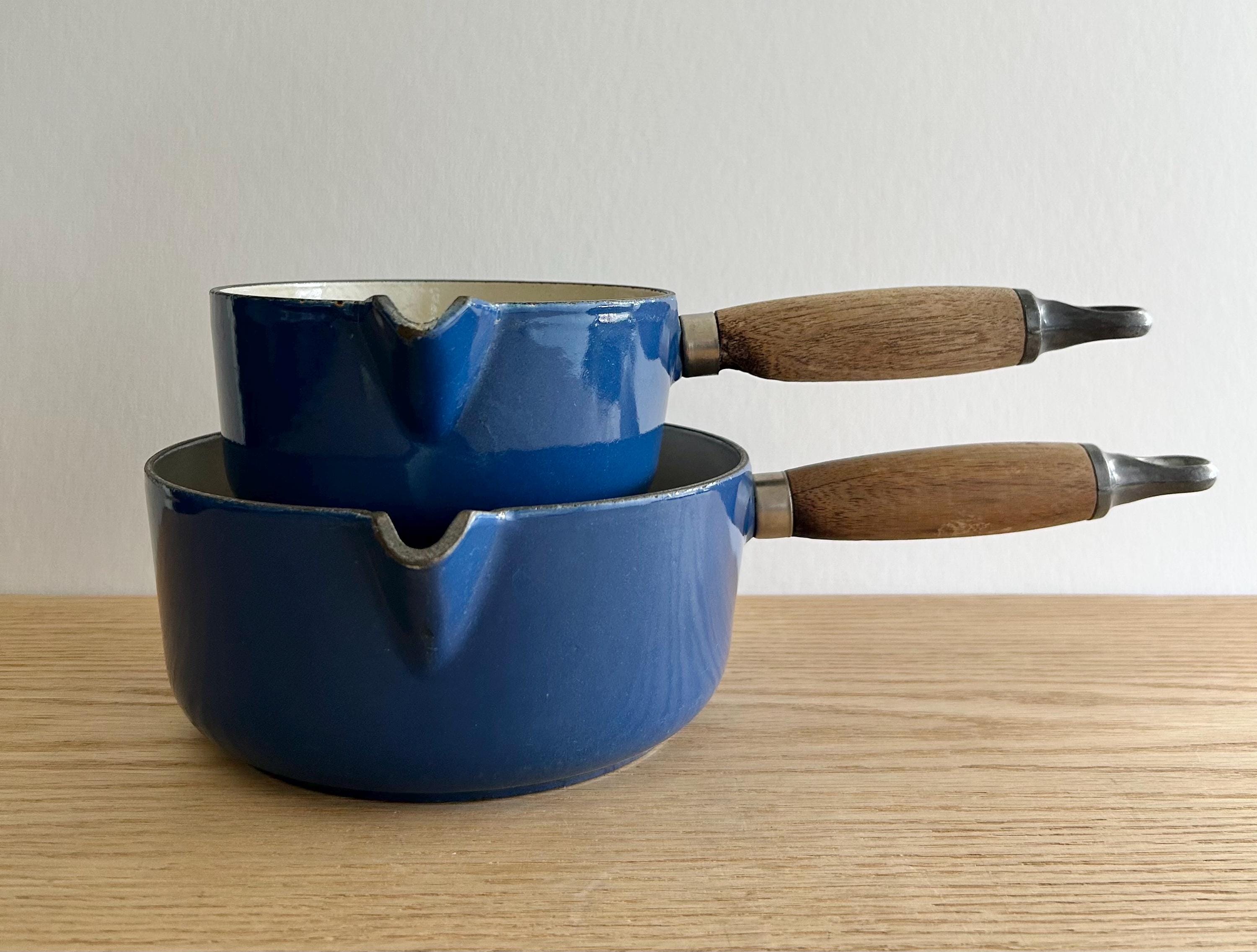 フランス製、ヴィンテージブルーのルクルーゼ鋳鉄フライパン24インチ