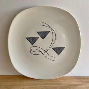 Knowles black and white Flair pattern dinner plates circa 1960 set of 4