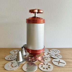Mirro vintage cookie press and complete set of accessories