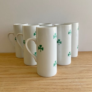 Lagardo Tackett para Schmid porcelana blanca con tréboles verdes juego de tazas demitasse de seis
