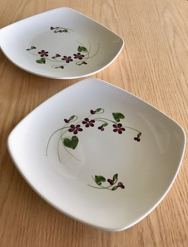 Orchard ware Hollywood ware Wood Violet dinner plate 1940s
