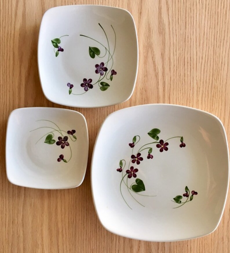 Orchard ware Hollywood ware Wood Violet dinner plate 1940s
