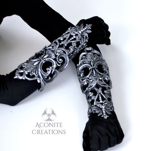 Brassards en latex en filigrane d'argent en caoutchouc métallisé Bracelet manchette en armure baroque gothique féerique elfe
