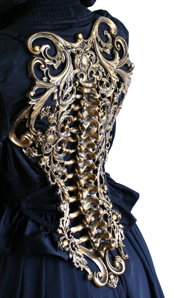 metal spine dress The @roberto_cavalli's Metal Spine dress from Fall/Winter 2000 is an  iconic piece known for its striking open-back design, originally modeled by  @shirleymallmann on the runway. The dress features a double-headed gold  reptilian