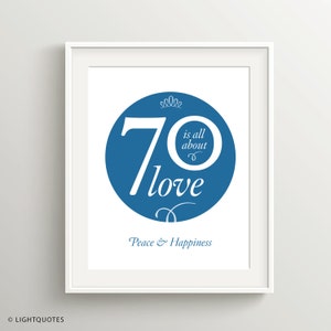 Biglietto o poster per il buon 70° compleanno, download istantaneo, blu, carta decennale fai-da-te 5x7 o 8x10" con sentimento positivo. 70 è tutta una questione d'amore!
