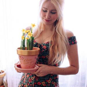 Maceta floral - decoupage, pintura acrílica, arte, decoración del hogar, rosa, oro, decoración floral del hogar, maceta de cerámica.