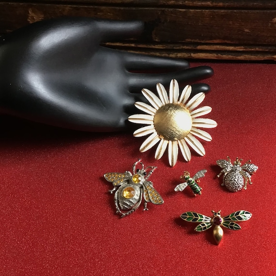 Antique Brooches Lot of 5 Avon D'Orlan Flower Dai… - image 1