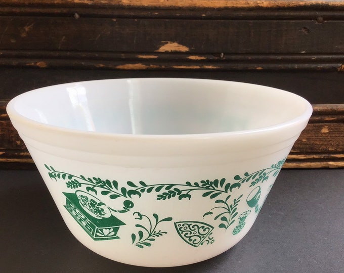 FEDERAL GLASS Mixing Bowl 8 Green Kitchen Aids Pattern Ware Milk Glass
