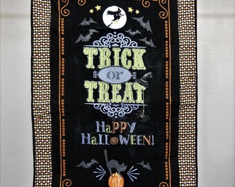 Halloween Wall Hanging | Glow in the Dark | /Halloween Banner | Halloween Decor | Trick or Treat | Door Banner