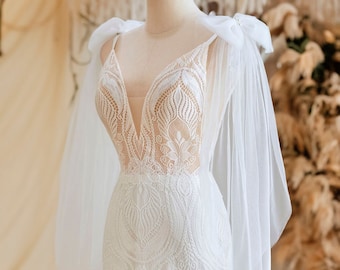 Vintage Lace Boho Mermaid Wedding Dress Sleeveless Bridal Gown Fit and Flare Style Detachable Shoulder Bows Straps Low Open V Shape Back