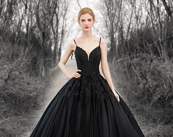 Black Ball Gown Gothic Wedding Dress V Neck Sleeveless Spaghetti Straps Open Back with Cape