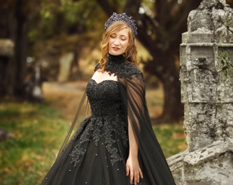 Gothic Black Full Ballgown with High Neck Veil Wedding Dress Bridal Gown with Long Train Sleeveless Sweetheart Strapless