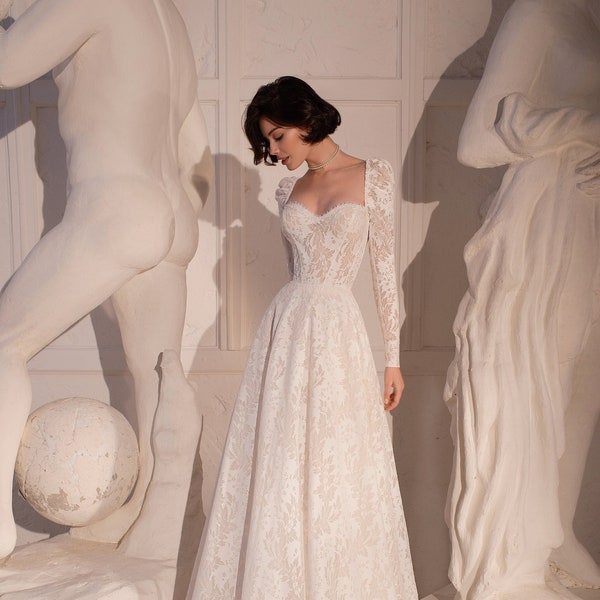 Beautifu Romantic Lace Wedding Dress Bridal Gown Long Sleeve Sweetheart Neckline Aline Dress Custom Made Short Train