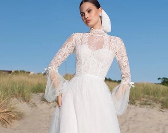 Vintage Style ALine Lace Top Long Sleeves Wedding Dress Bridal Gown Off White High Neckline Covered Back Buttons Tulle Skirt Bustier Top
